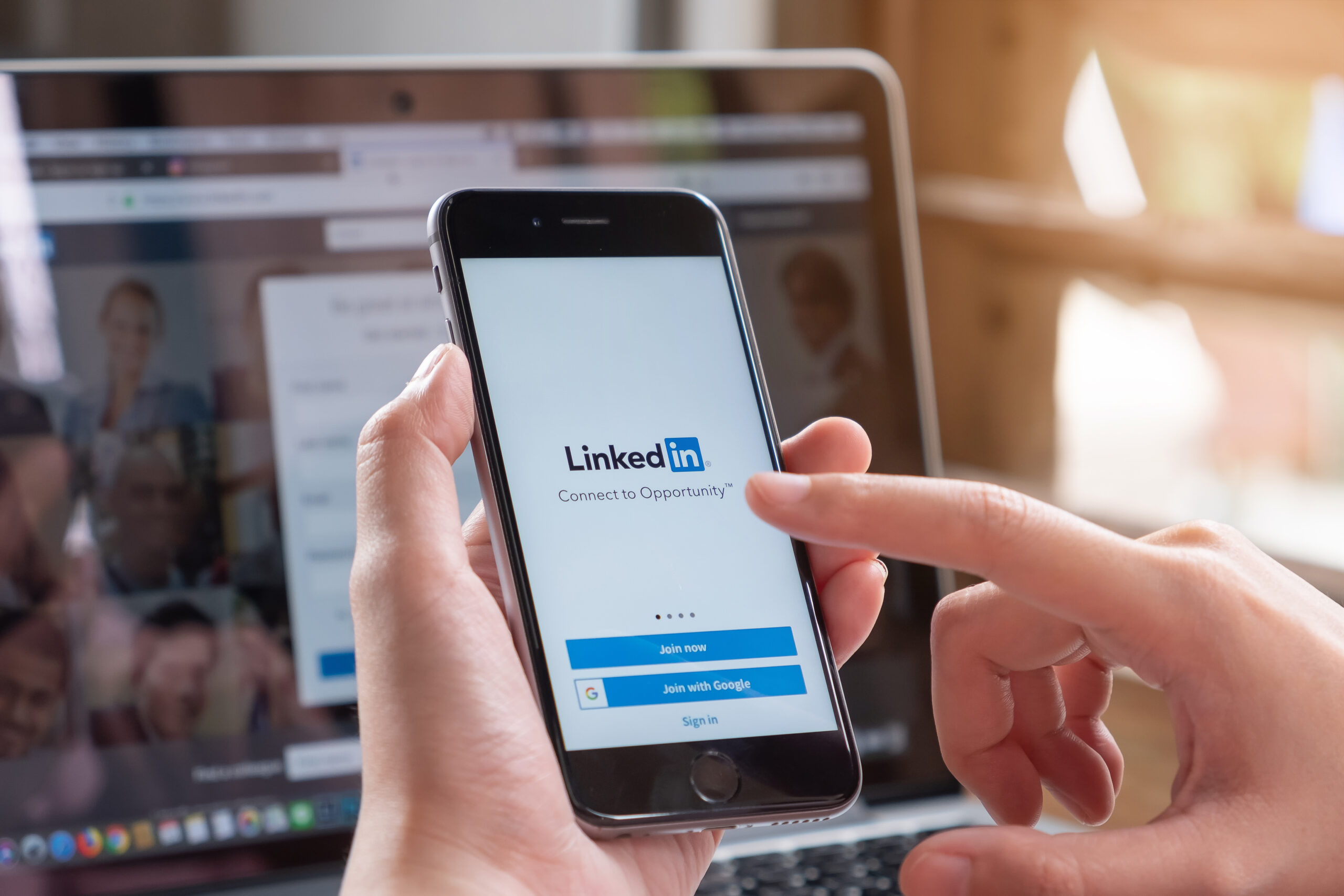 Exploring LinkedIn Advertising for Law Professionals